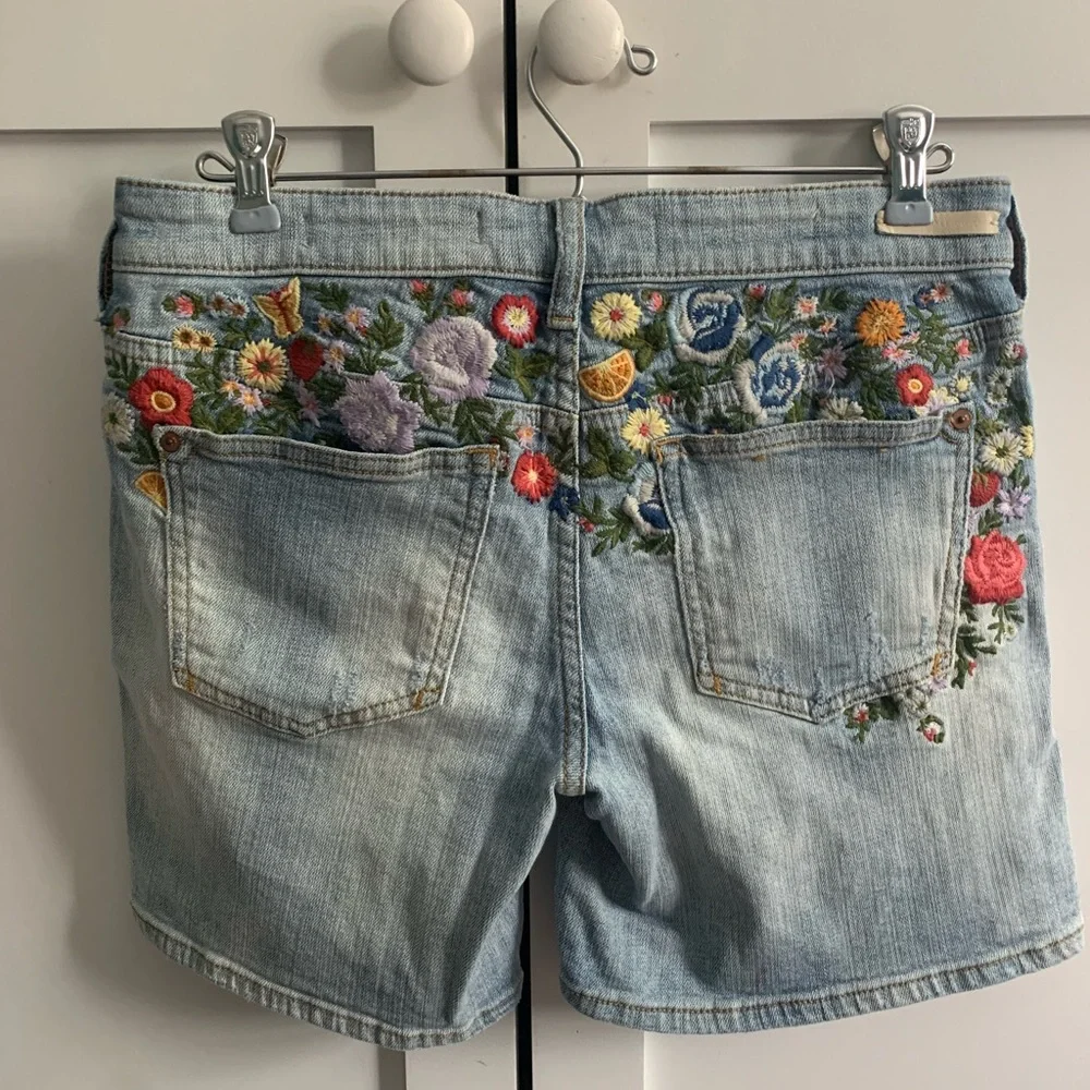 Pilcro and the Letterpress by Anthropologie Slim Boyfriend denim shorts, Size 25 - Picture 3 of 9